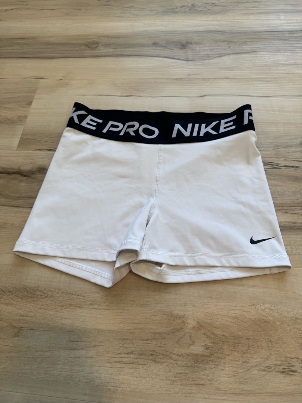Nike Pro Women’s White Performance Shorts - Picture 1 of 2